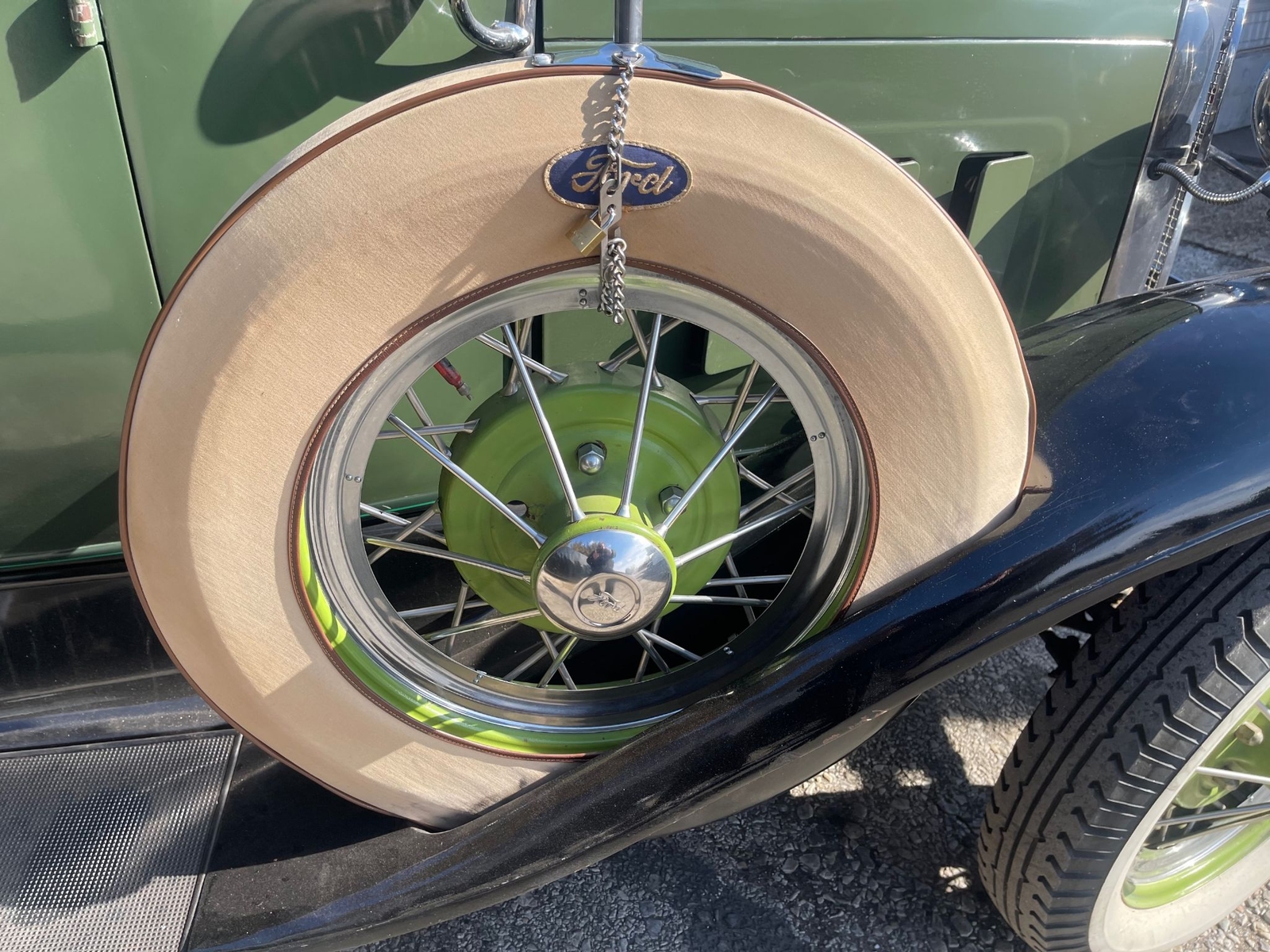 Ford-Model-A-1931-Deluxe-Roadster-21