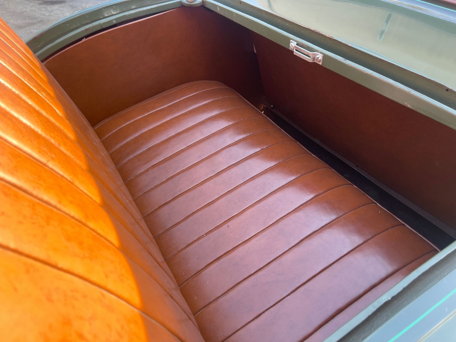 Ford-Model-A-1931-Deluxe-Roadster-24