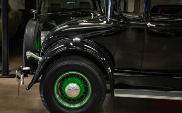 Ford-Model-A-5-Window-1930-2-Door-Coupe-1