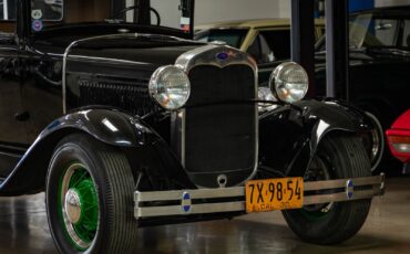 Ford-Model-A-5-Window-1930-2-Door-Coupe-11