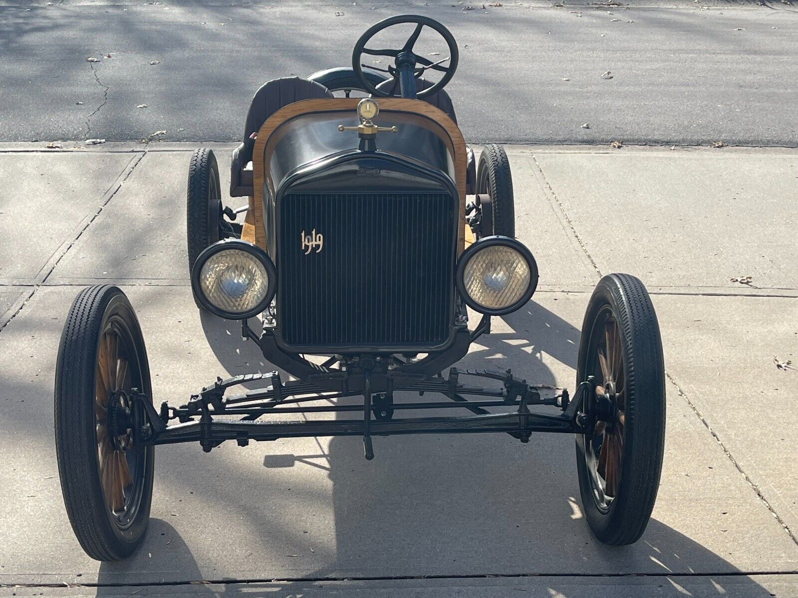 Ford-Model-T-1919-3