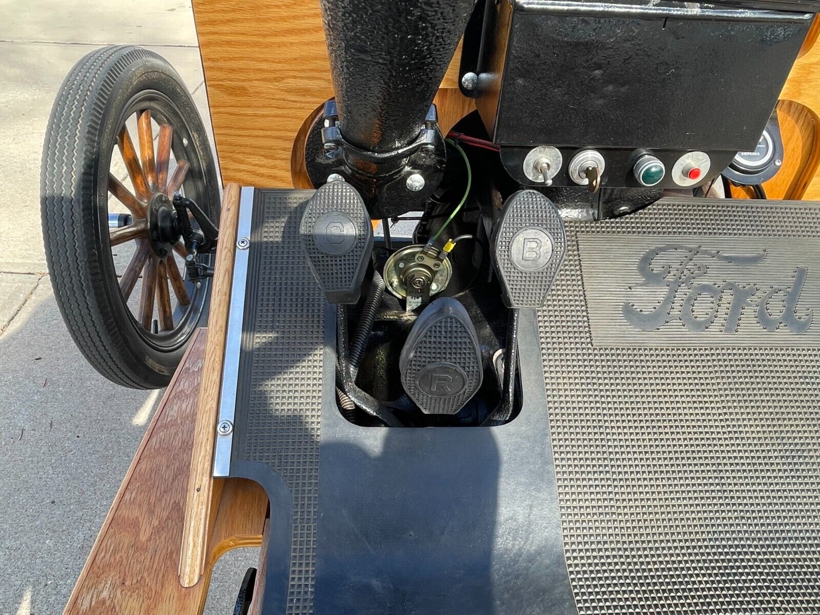 Ford-Model-T-1919-7