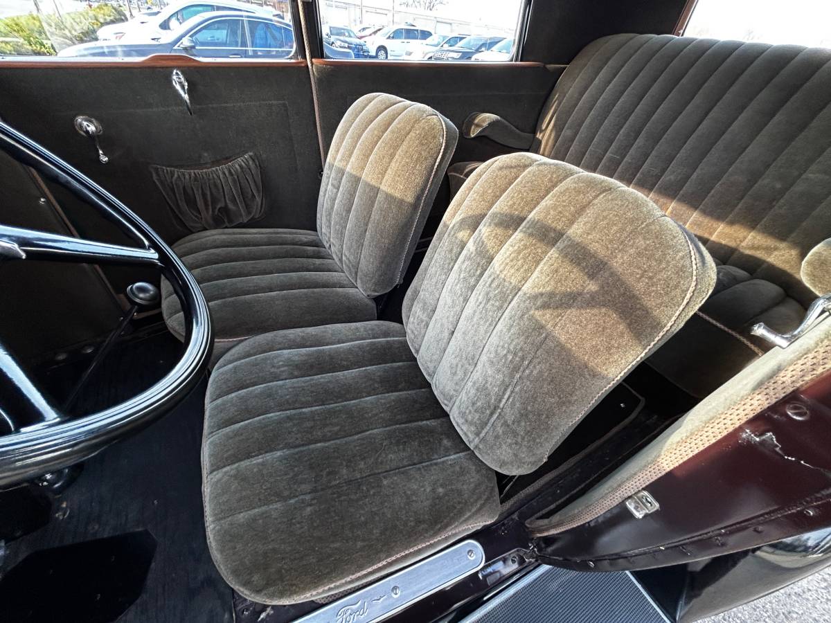 Ford-Model-a-1931-black-14