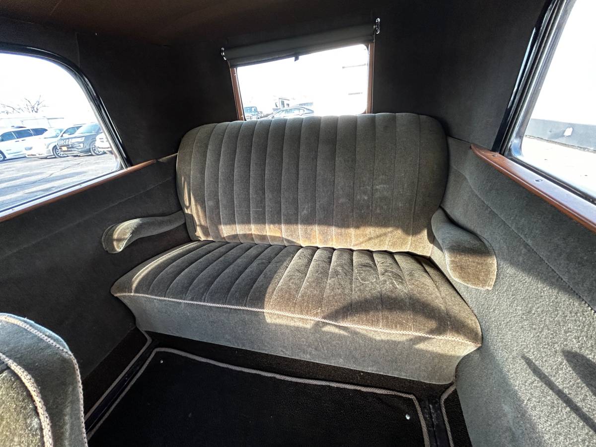 Ford-Model-a-1931-black-15