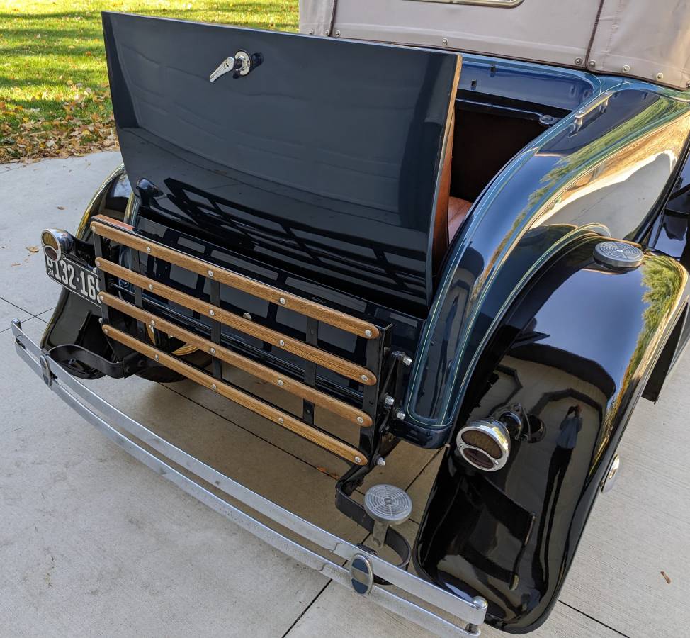 Ford-Model-a-deluxe-roadster-1931-blue-1