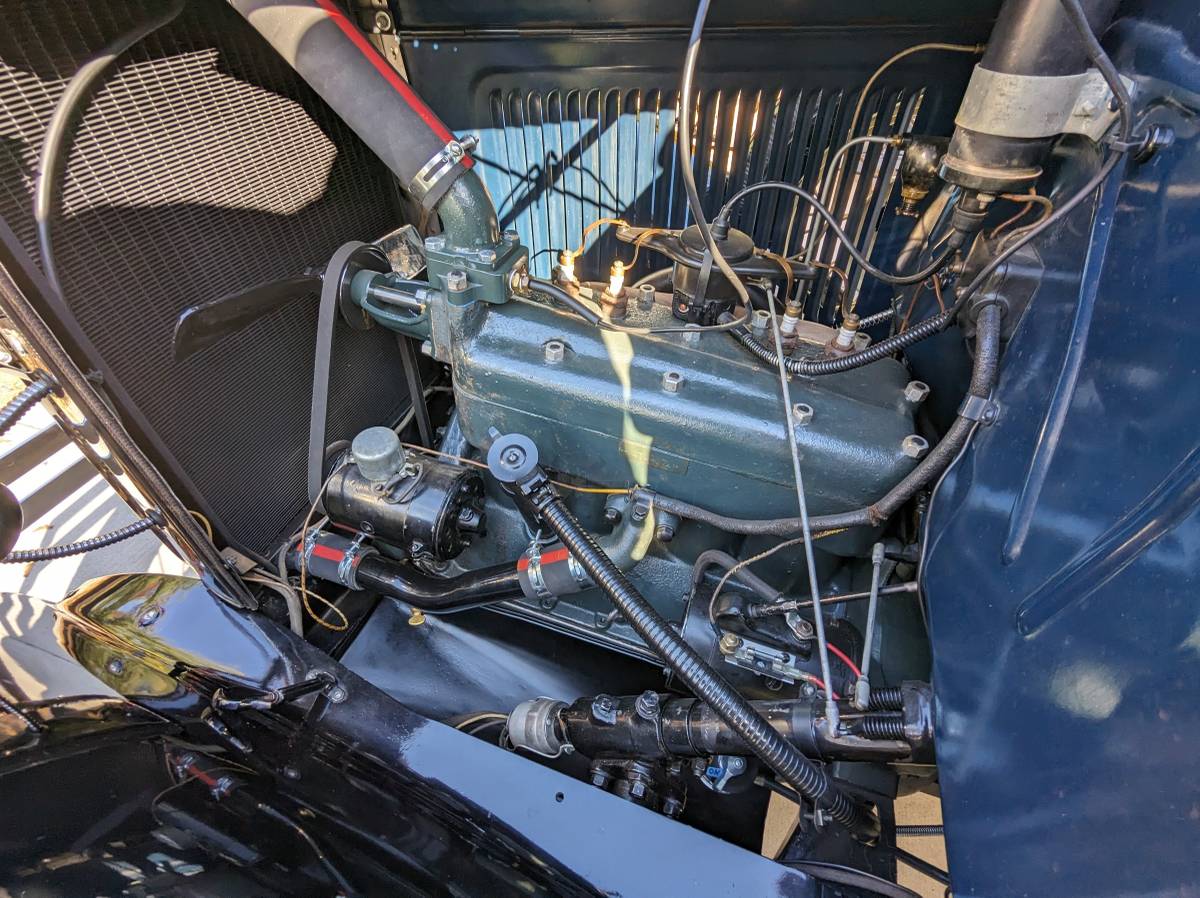 Ford-Model-a-deluxe-roadster-1931-blue-5