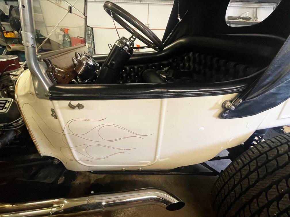 Ford-Model-t-bucket-1923-white-18