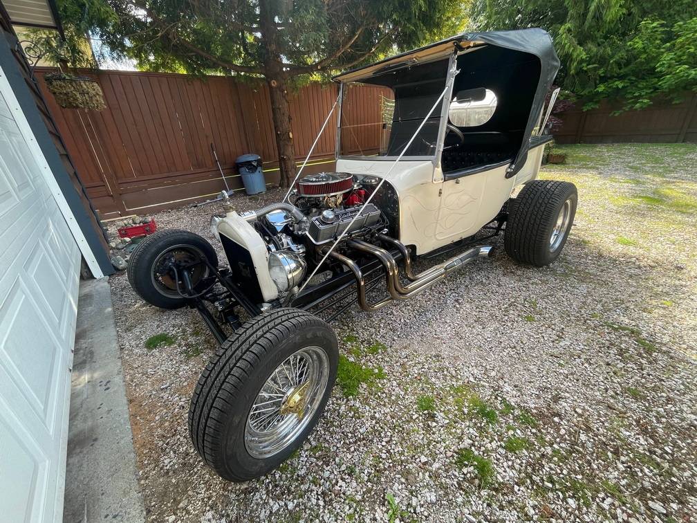 Ford-Model-t-bucket-1923-white