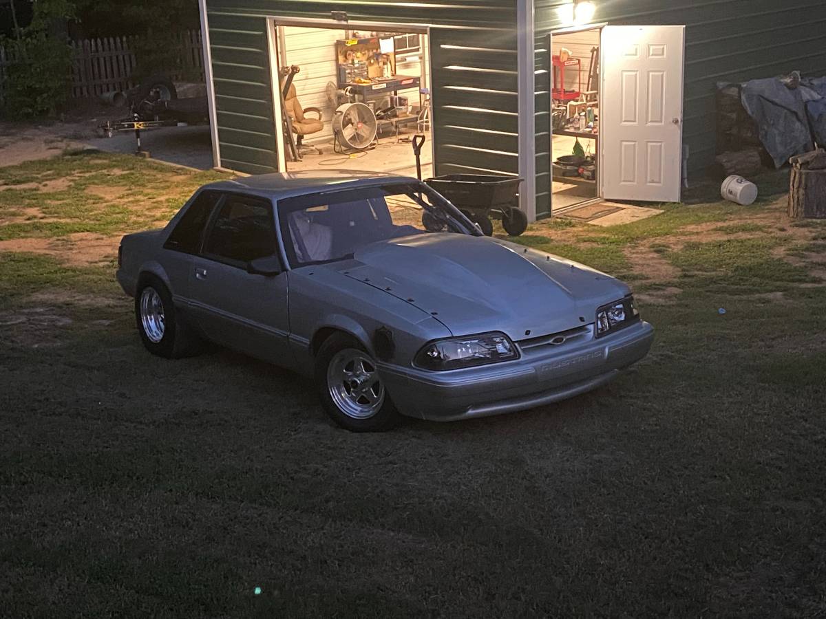 Ford-Mustand-1993-grey