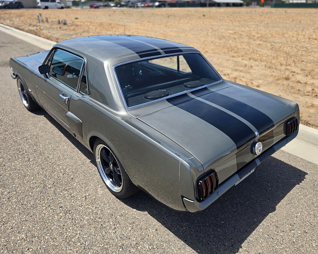 Ford-Mustang-1965-Coupe-11