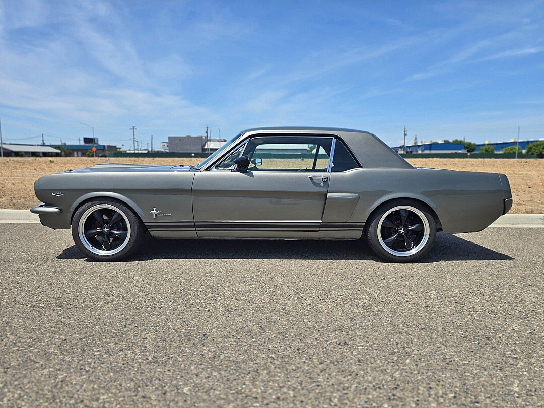 Ford-Mustang-1965-Coupe-2