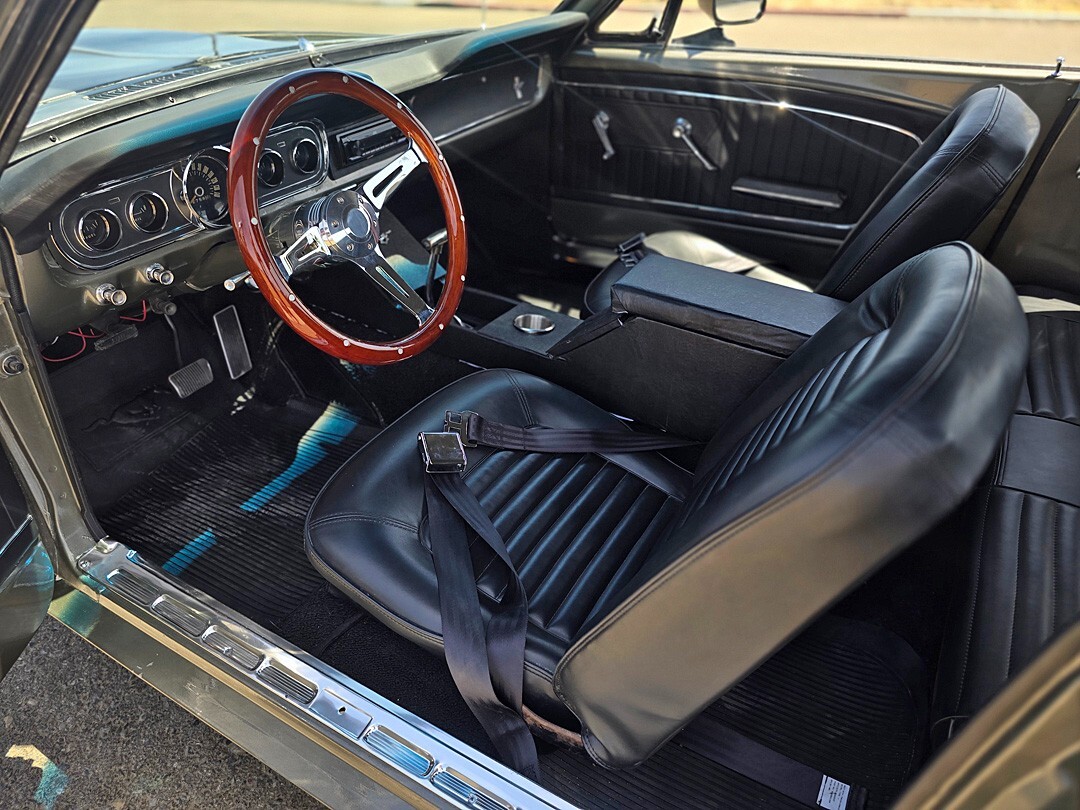 Ford-Mustang-1965-Coupe-24