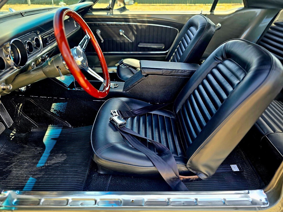Ford-Mustang-1965-Coupe-25
