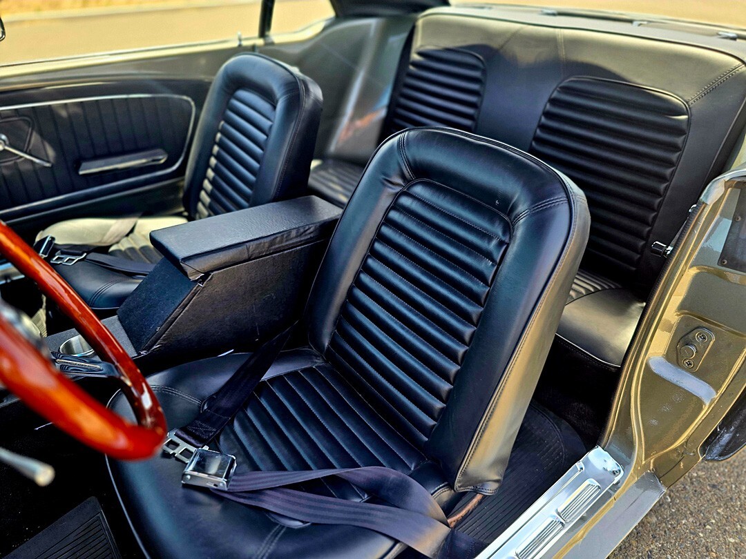 Ford-Mustang-1965-Coupe-26