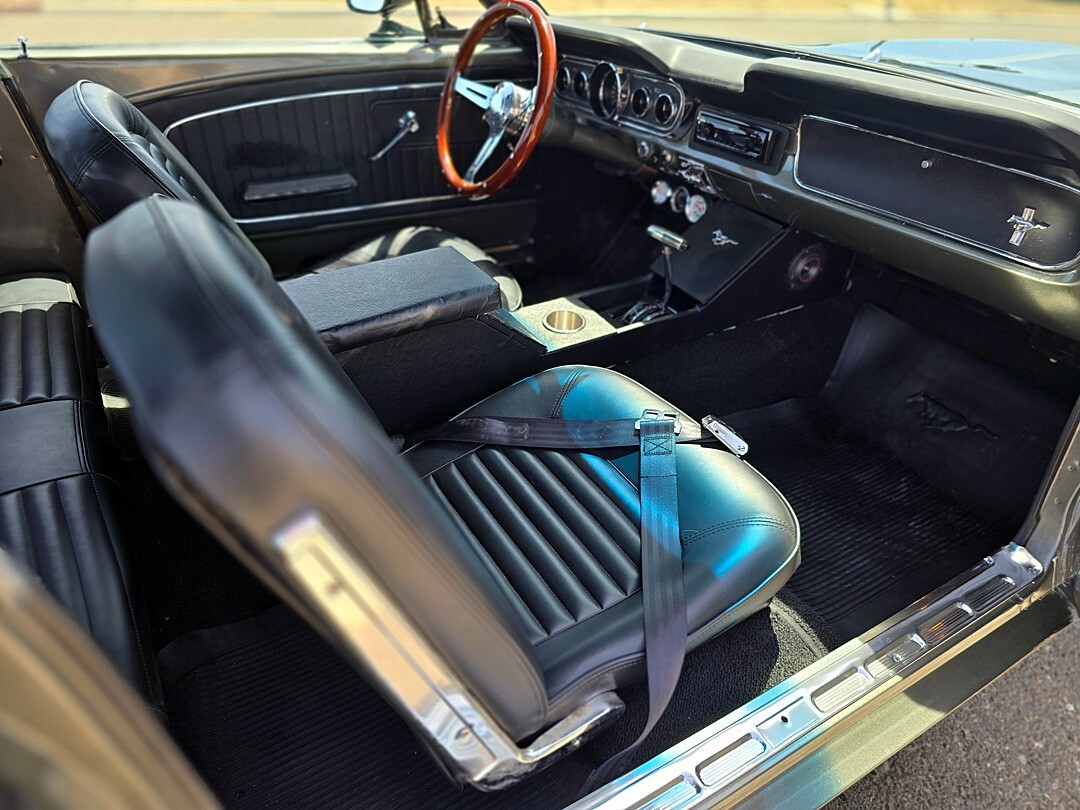 Ford-Mustang-1965-Coupe-28