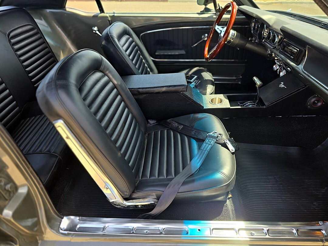 Ford-Mustang-1965-Coupe-29
