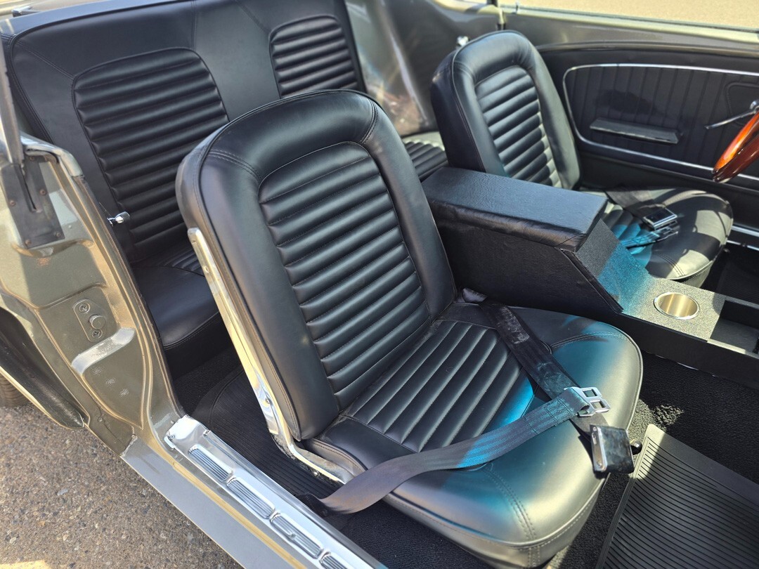 Ford-Mustang-1965-Coupe-30