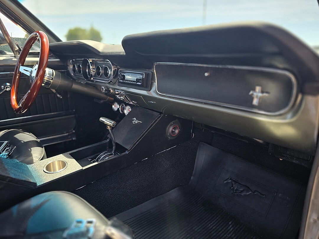 Ford-Mustang-1965-Coupe-32