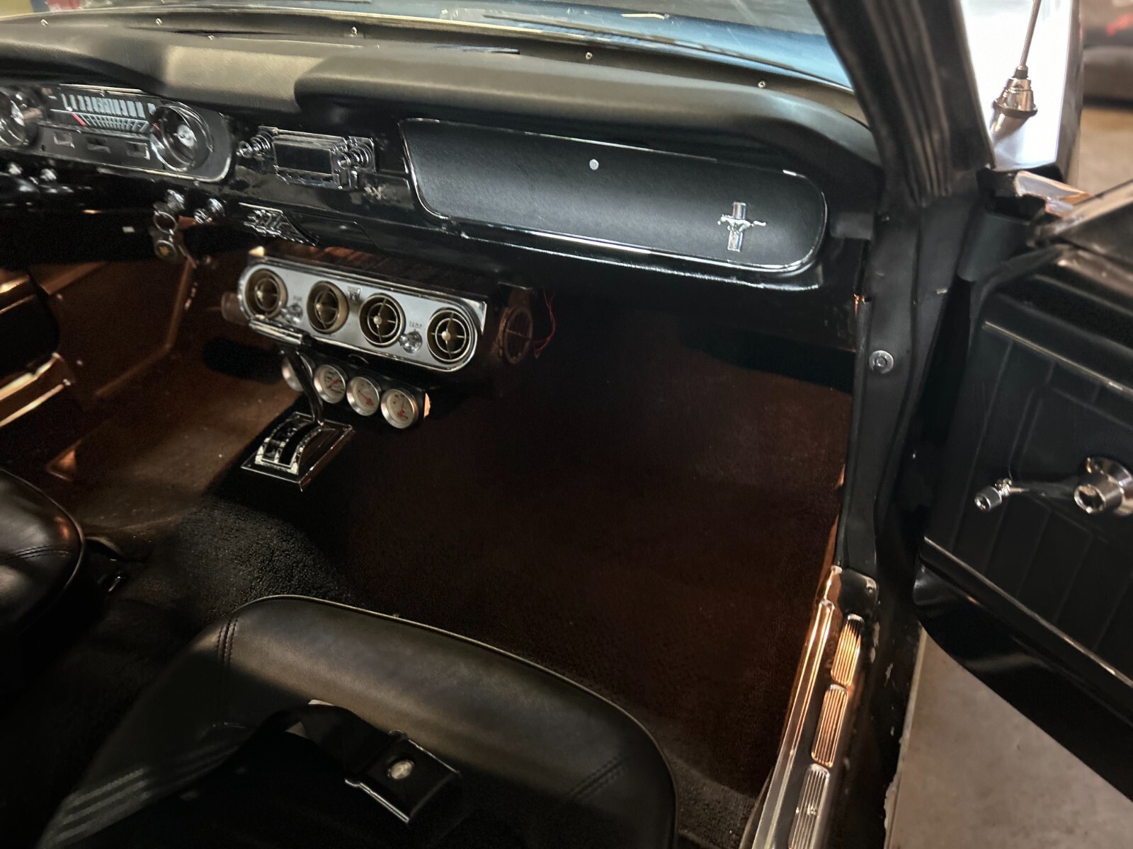 Ford-Mustang-1965-Coupe-35
