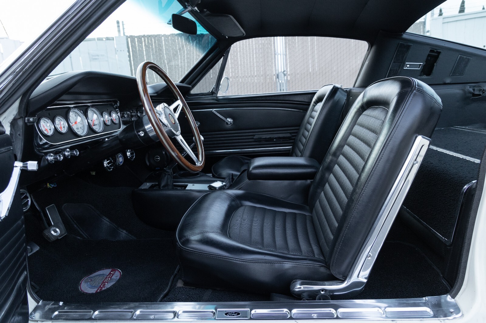 Ford-Mustang-1965-Fastback-10