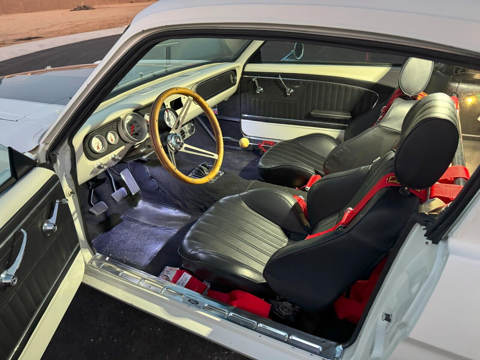 Ford-Mustang-1965-Fastback-15