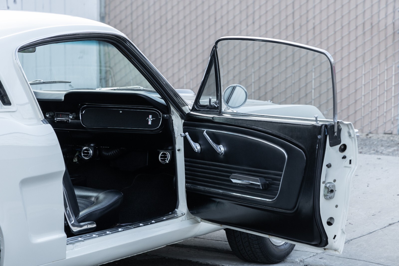 Ford-Mustang-1965-Fastback-23