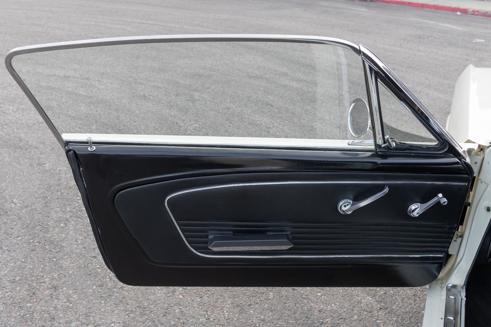 Ford-Mustang-1965-Fastback-9