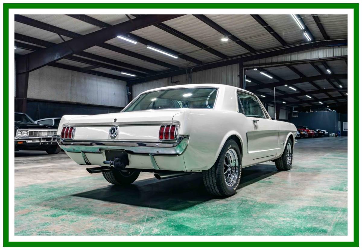 Ford Mustang  1965 white