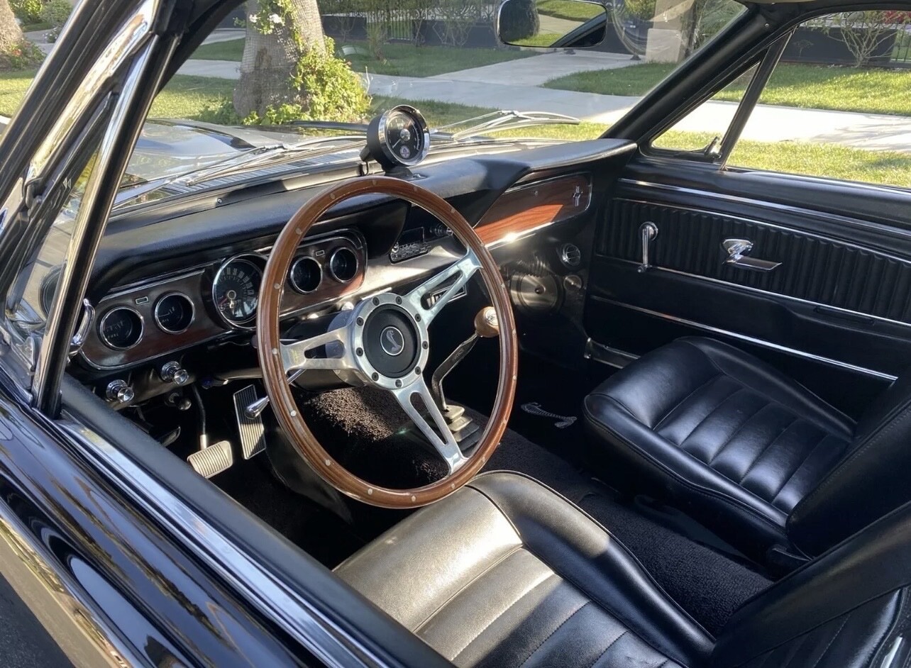 Ford-Mustang-1966-10