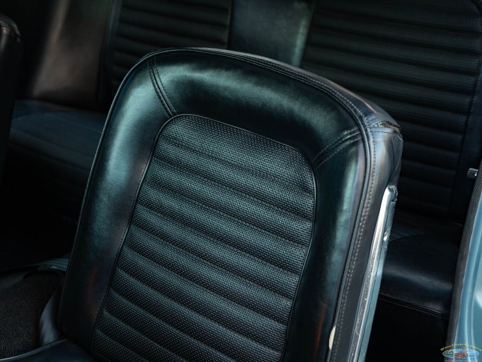 Ford-Mustang-1966-2-Door-Coupe-27