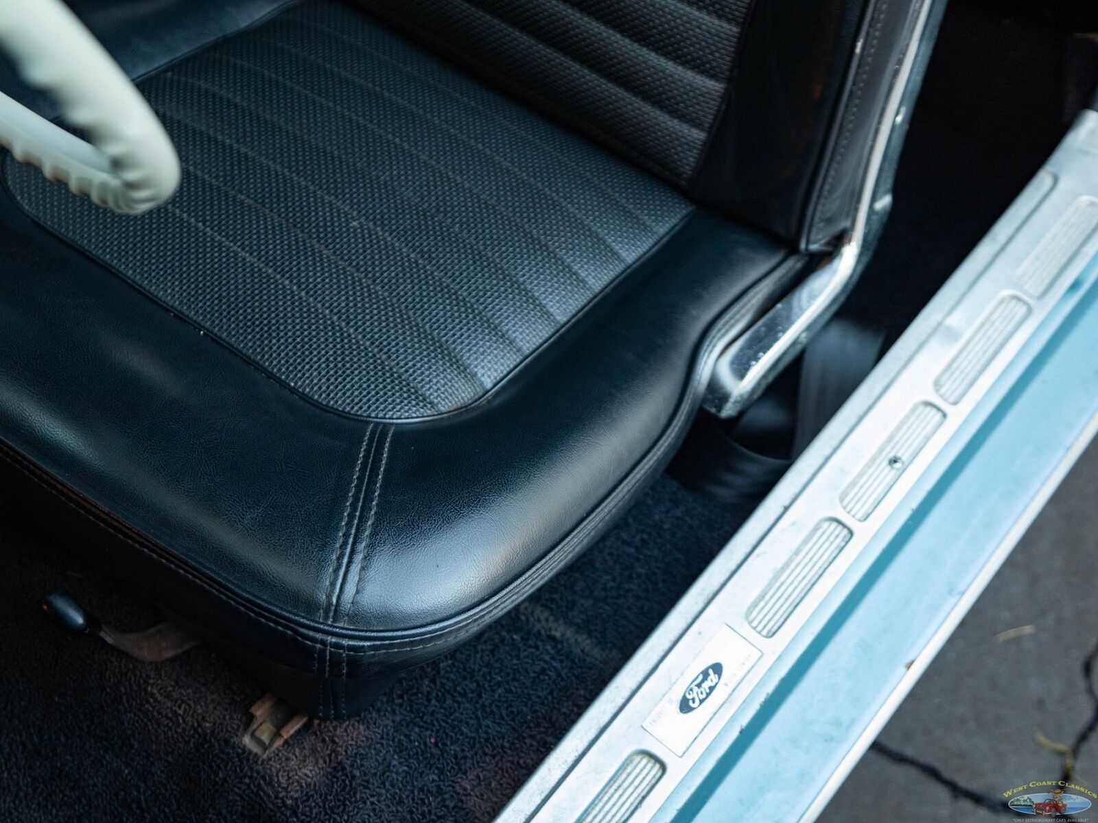 Ford-Mustang-1966-2-Door-Coupe-28