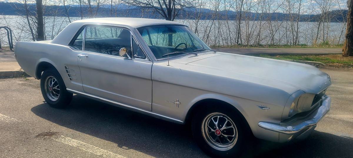 Ford-Mustang-1966-silver