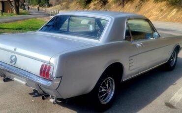 Ford-Mustang-1966-silver-2
