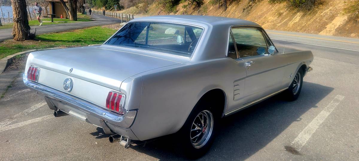 Ford-Mustang-1966-silver-2