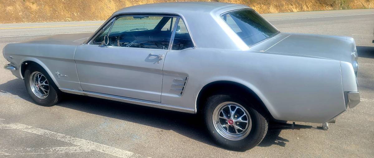Ford-Mustang-1966-silver-3