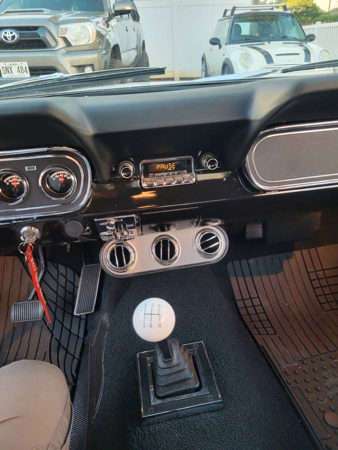 Ford-Mustang-1966-white-10