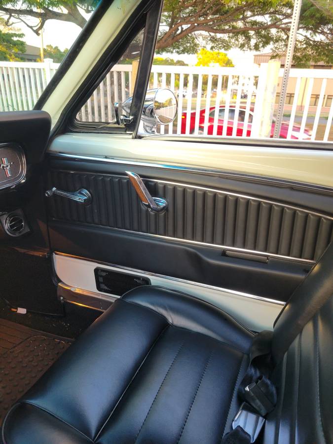 Ford-Mustang-1966-white-13