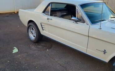 Ford-Mustang-1966-white-2