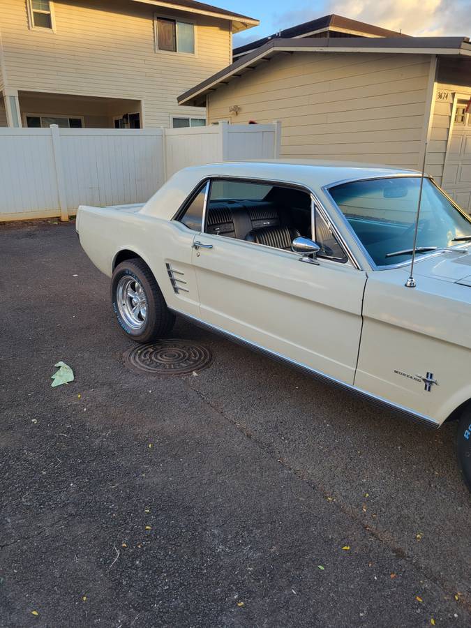 Ford-Mustang-1966-white-2