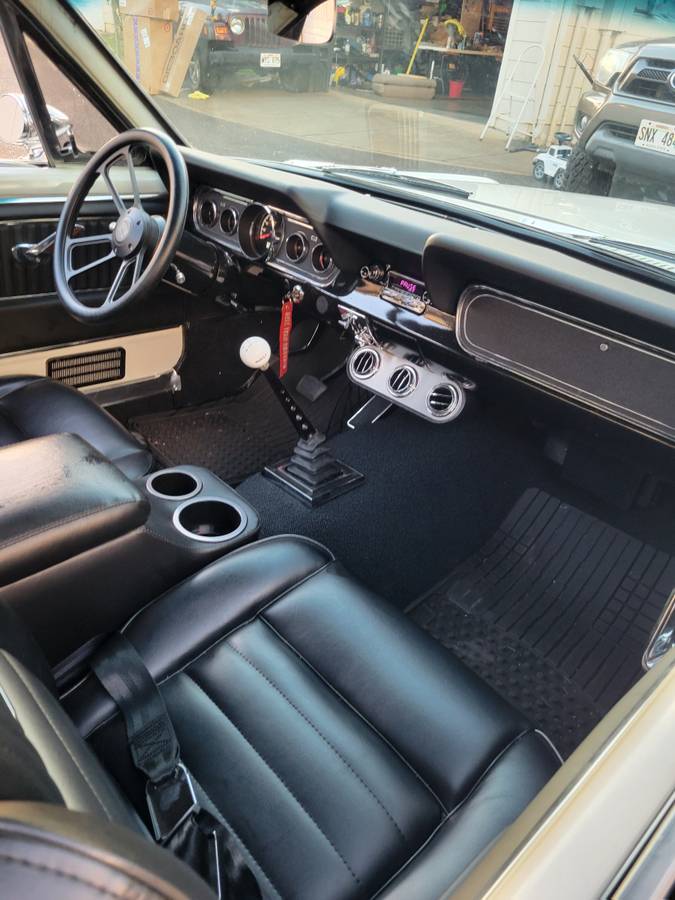 Ford-Mustang-1966-white-3