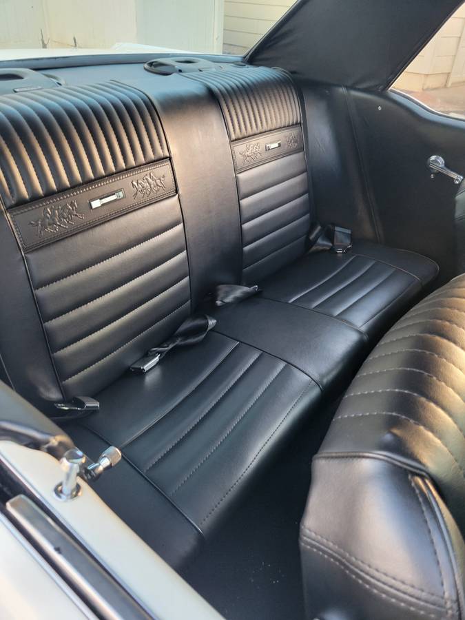 Ford-Mustang-1966-white-4