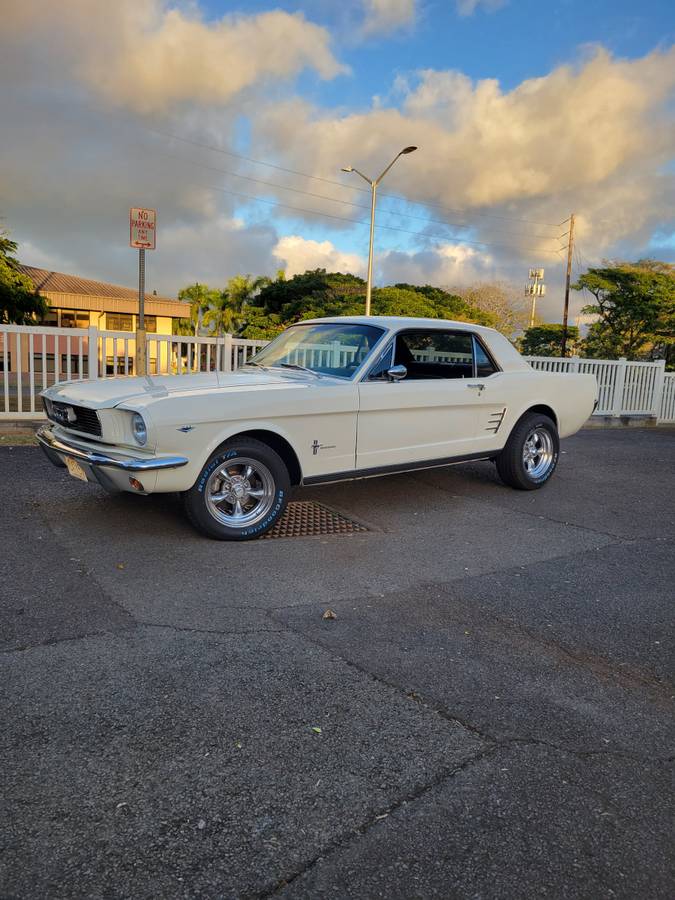 Ford Mustang  1966 white