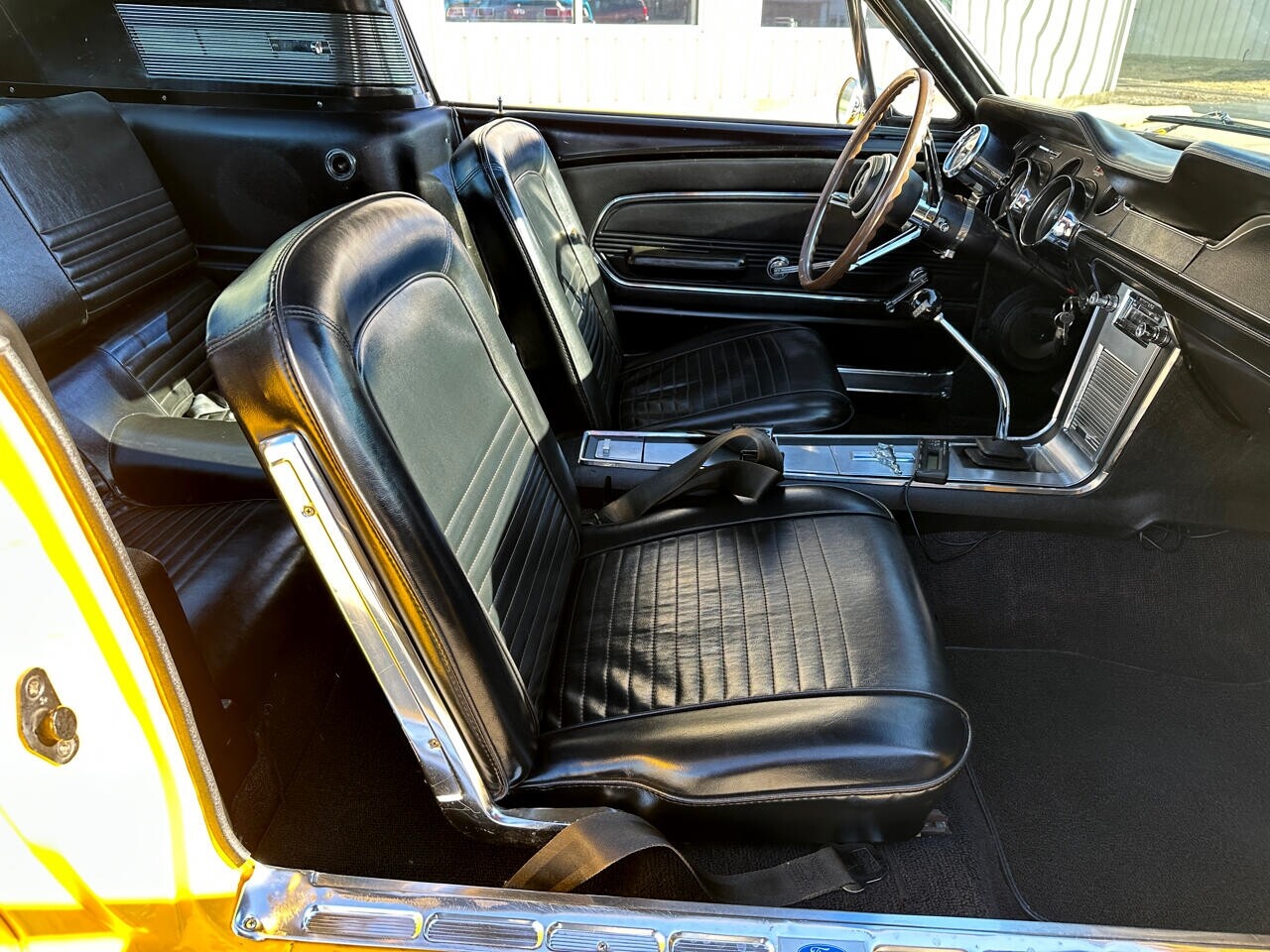 Ford-Mustang-1967-Classic-Car-10