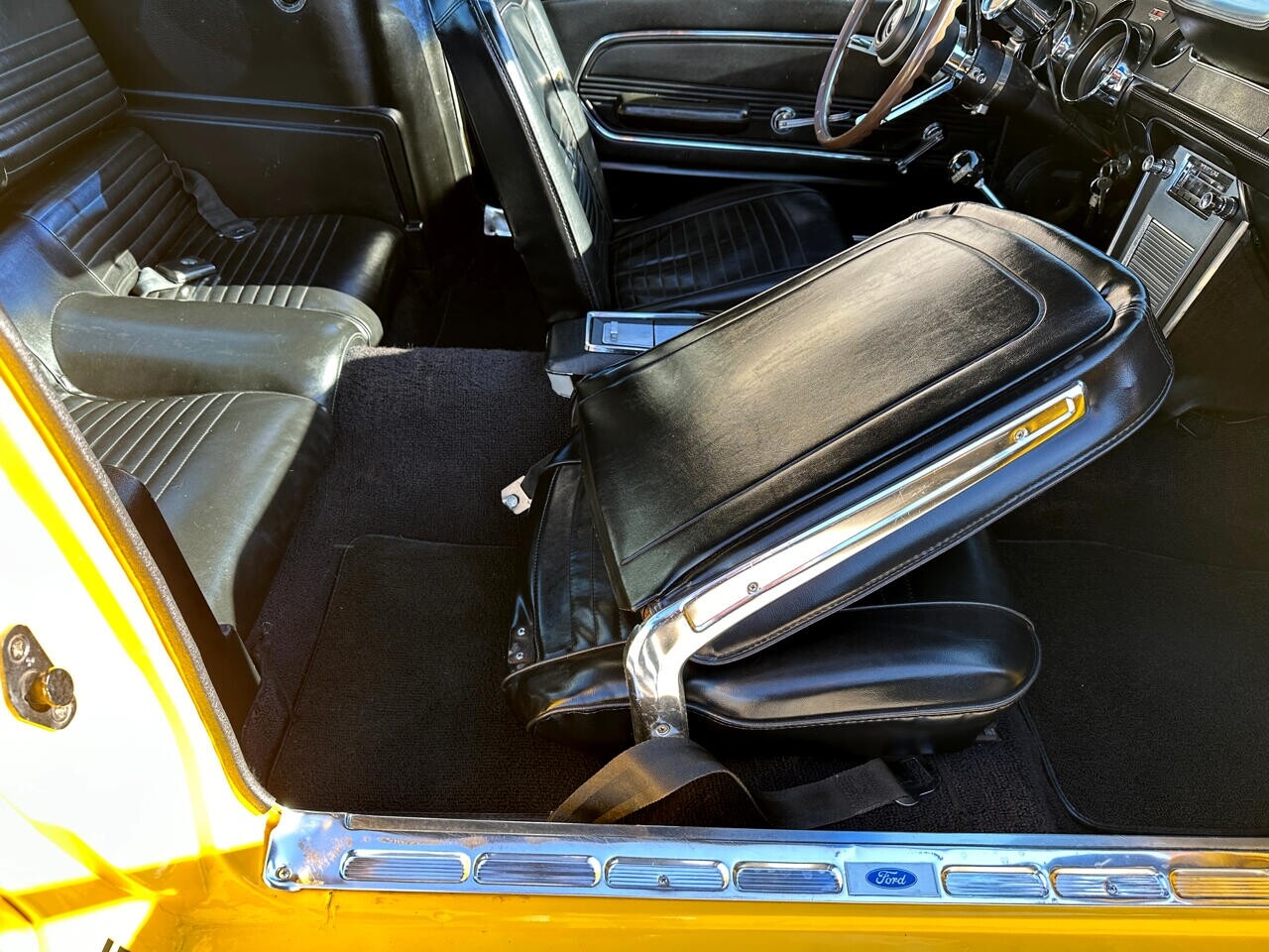 Ford-Mustang-1967-Classic-Car-25