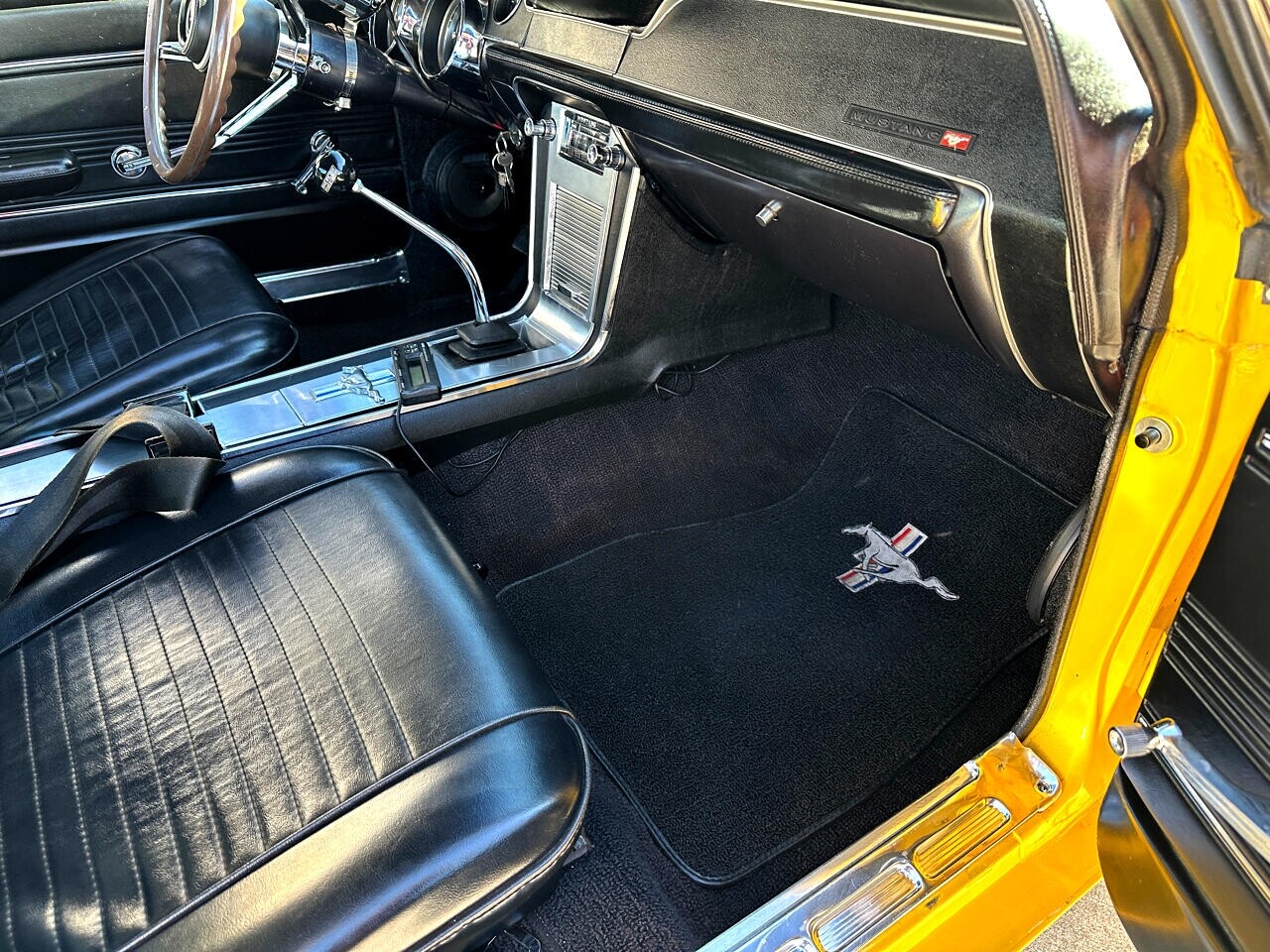 Ford-Mustang-1967-Classic-Car-26
