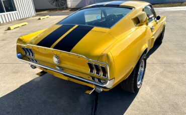 Ford-Mustang-1967-Classic-Car-32