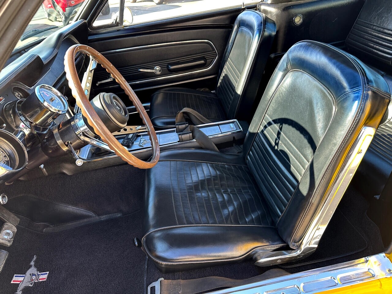Ford-Mustang-1967-Classic-Car-8