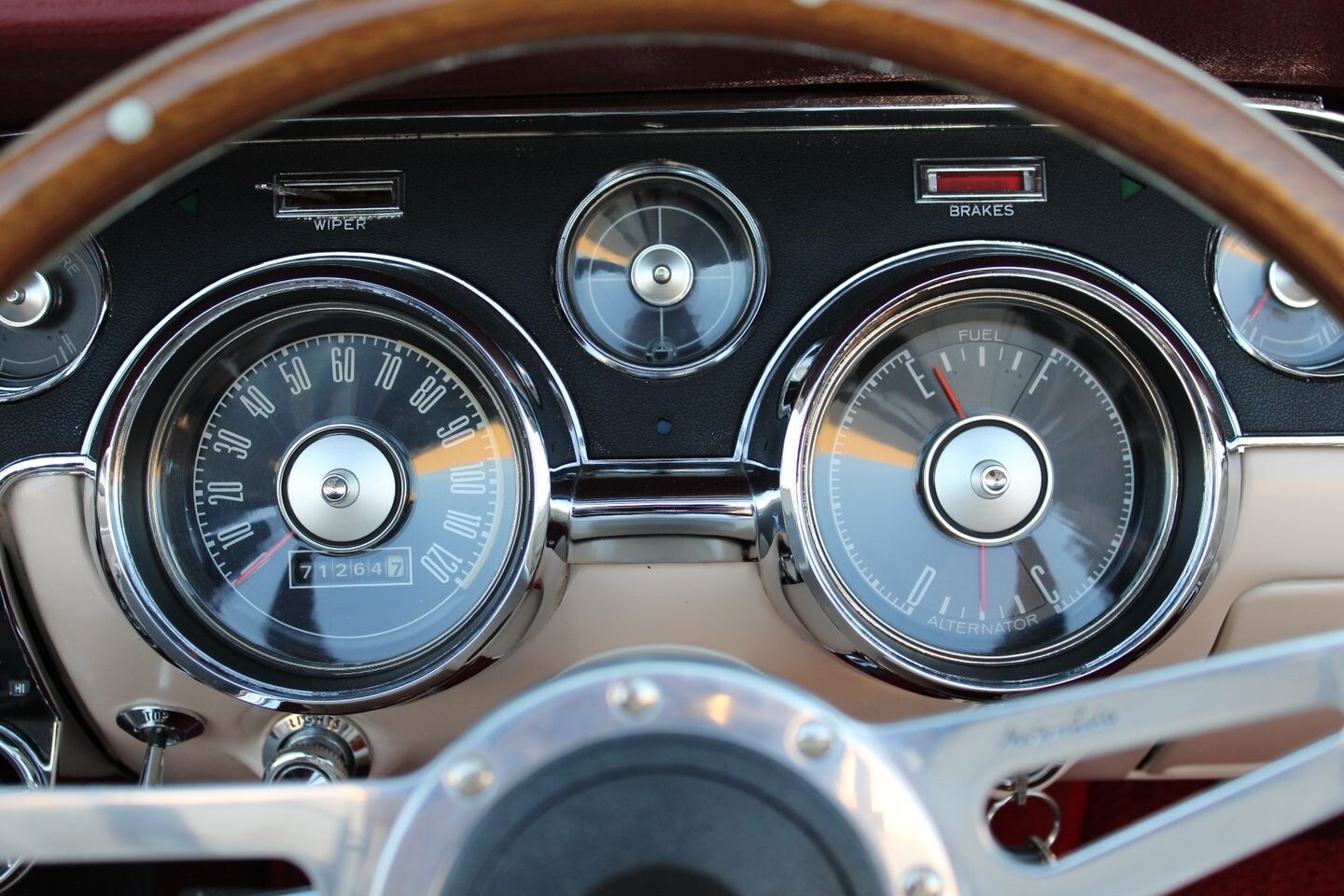 Ford-Mustang-1967-Convertible-38