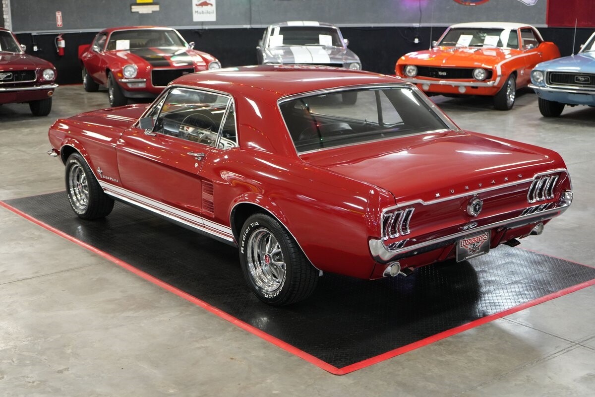 Ford-Mustang-1967-Coupe-12