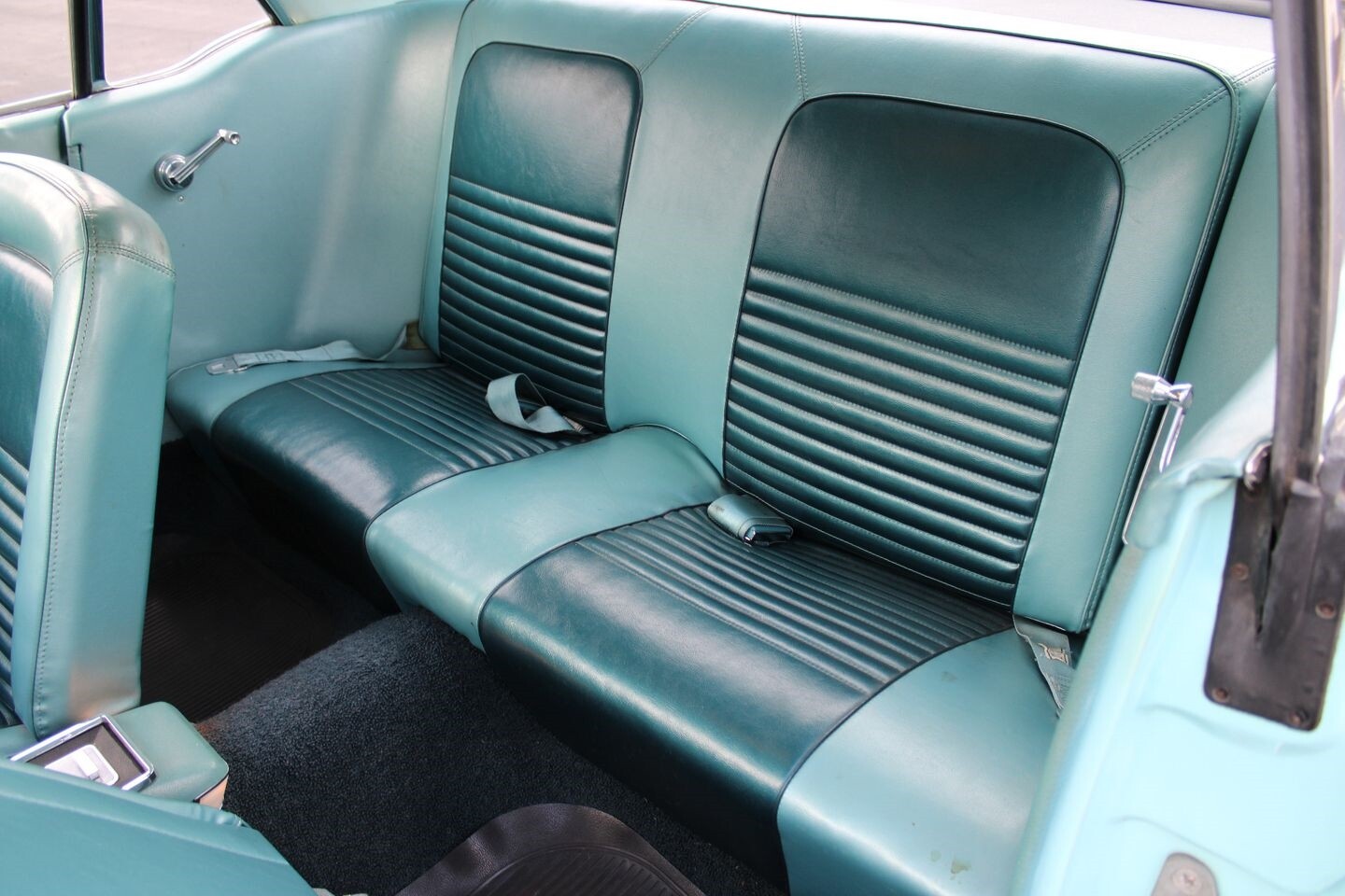 Ford-Mustang-1967-Coupe-30